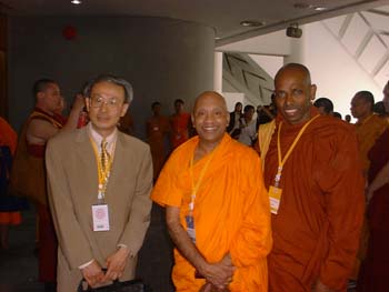 International Vesak day in Thiland 2006 - 6.jpg